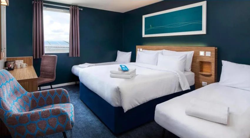 Travelodge Edinburgh Central Queen Street Hotel - New Design